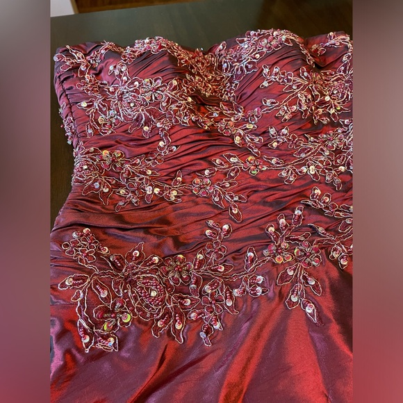 Aspeed Hand Beaded Burgundy Cocktail Dress - Picture 3 of 7